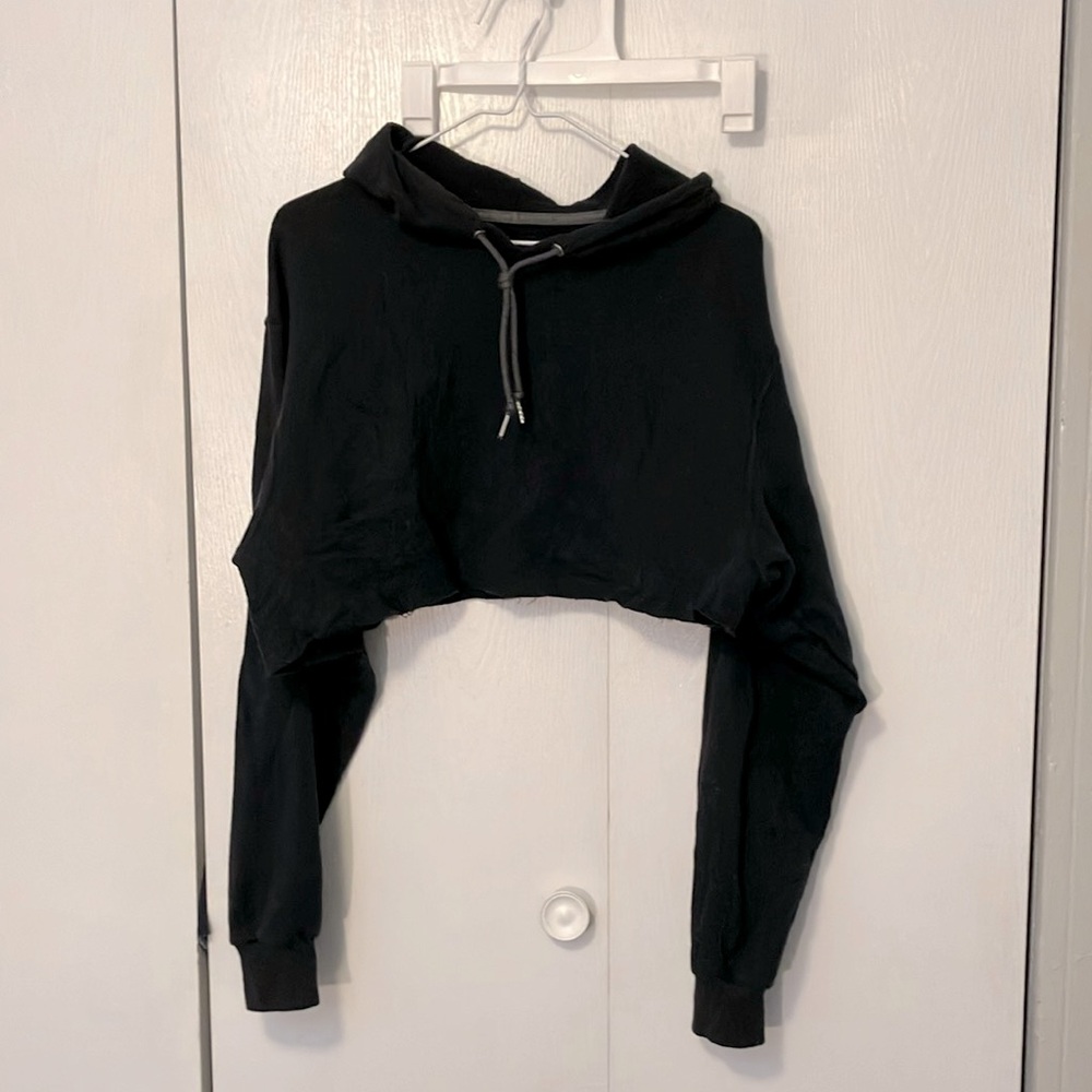 Black cropped hoodie pullover